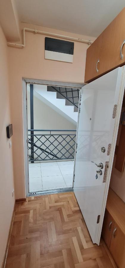 Design Apartment Business Lux 4 Star "Rio" Completely Business Lux Place In The City Center & Free Included Industry Optical Wifi & Netflix & Keyless Code Entry & Full Smart App & Kitchen & Washing Machine & Wide Terrace & Secure 2 Parking Place Τσούπρια Εξωτερικό φωτογραφία
